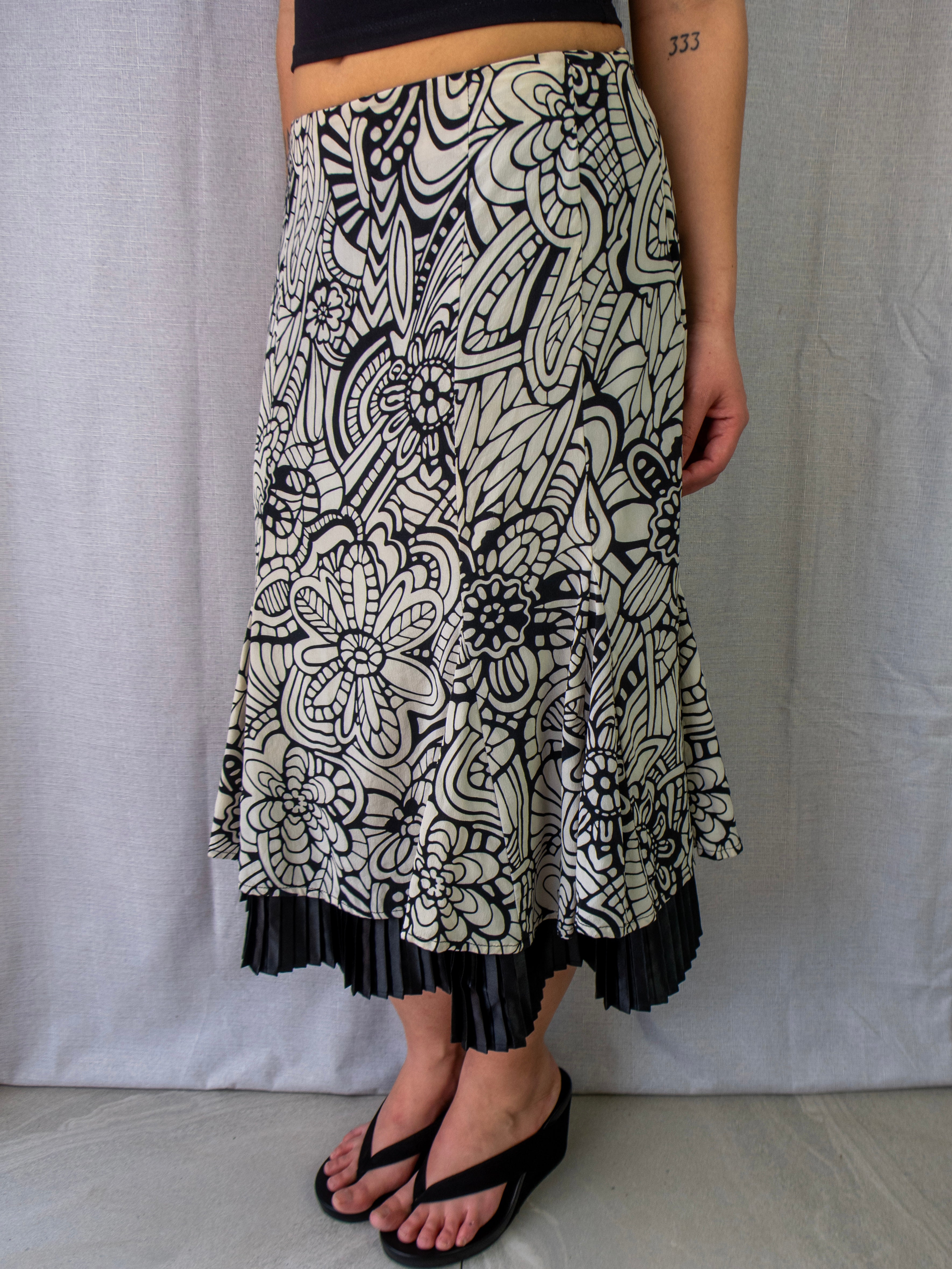 00s Stitches Australia Silk Floral Midi Skirt Black Cream - Size L/XL