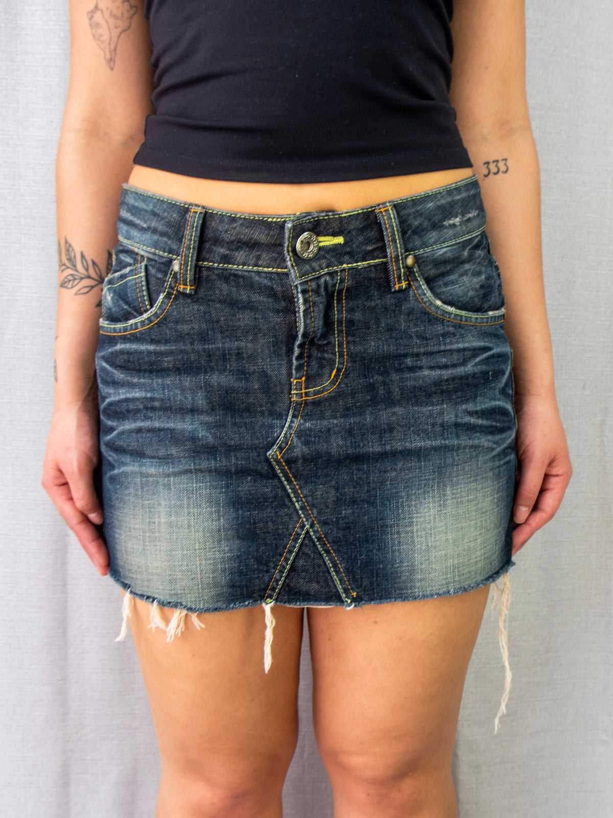 00s Rattle Y2K Distressed Denim Mini Skirt - Size S