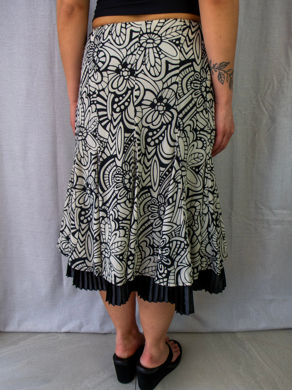 00s Stitches Australia Silk Floral Midi Skirt Black Cream - Size L/XL