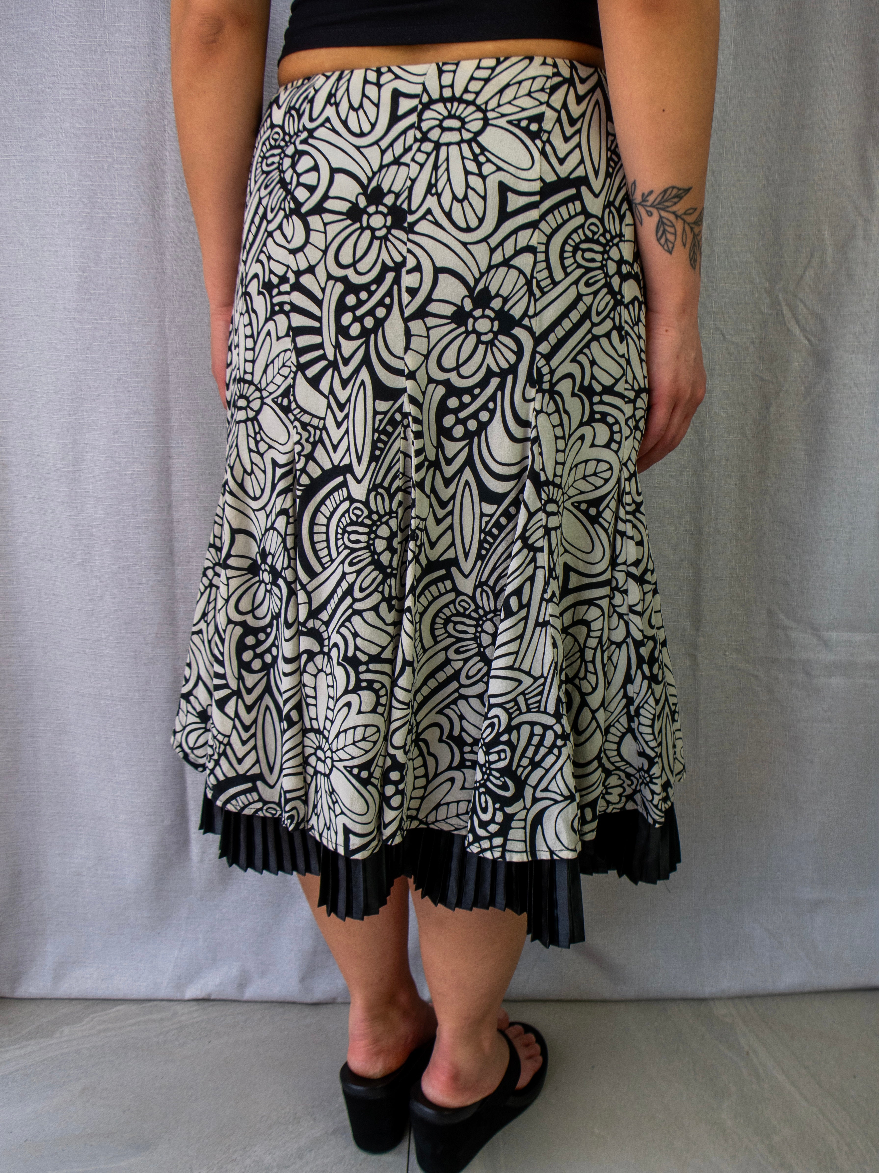 00s Stitches Australia Silk Floral Midi Skirt Black Cream - Size L/XL