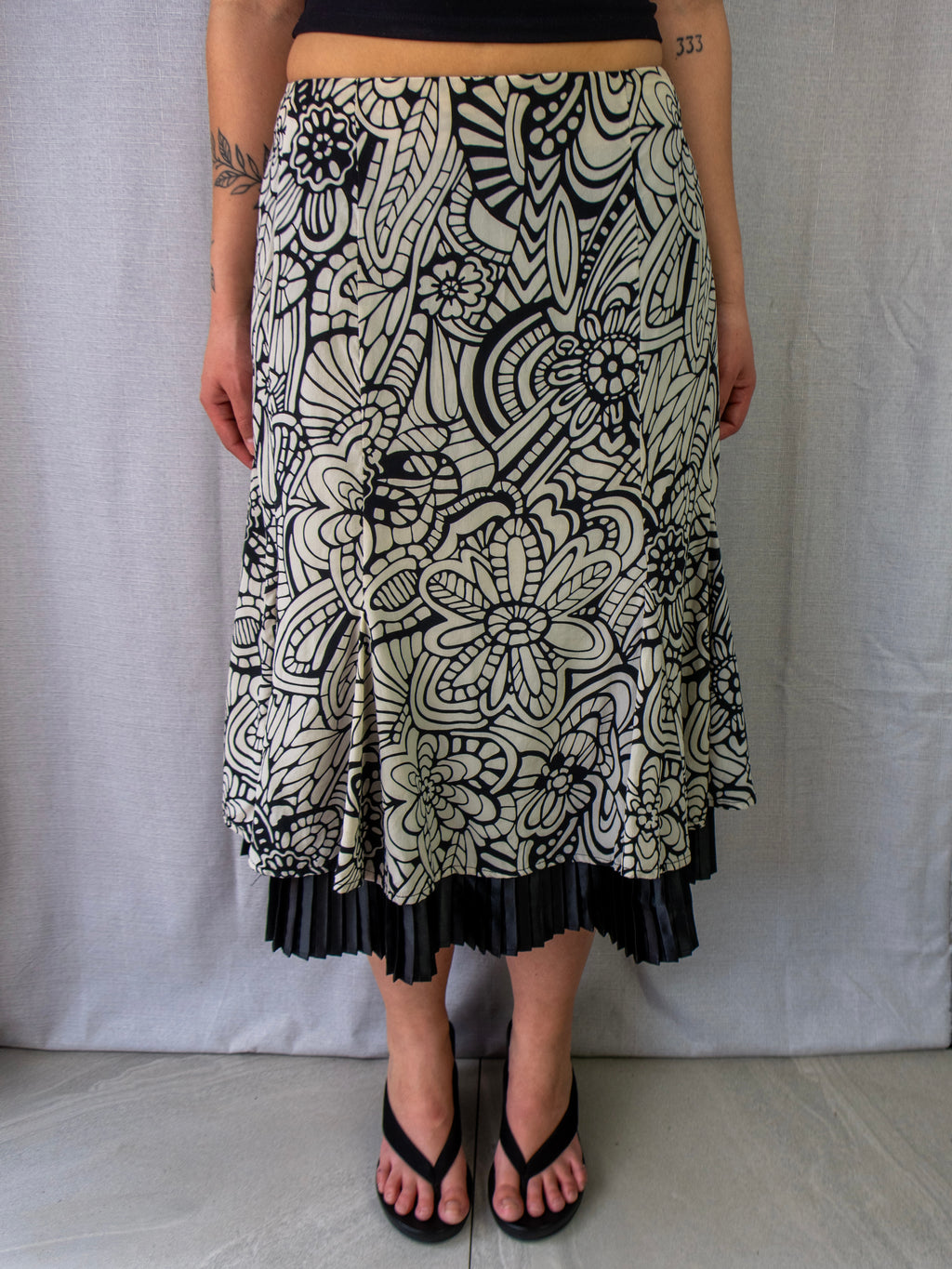00s Stitches Australia Silk Floral Midi Skirt Black Cream - Size L/XL