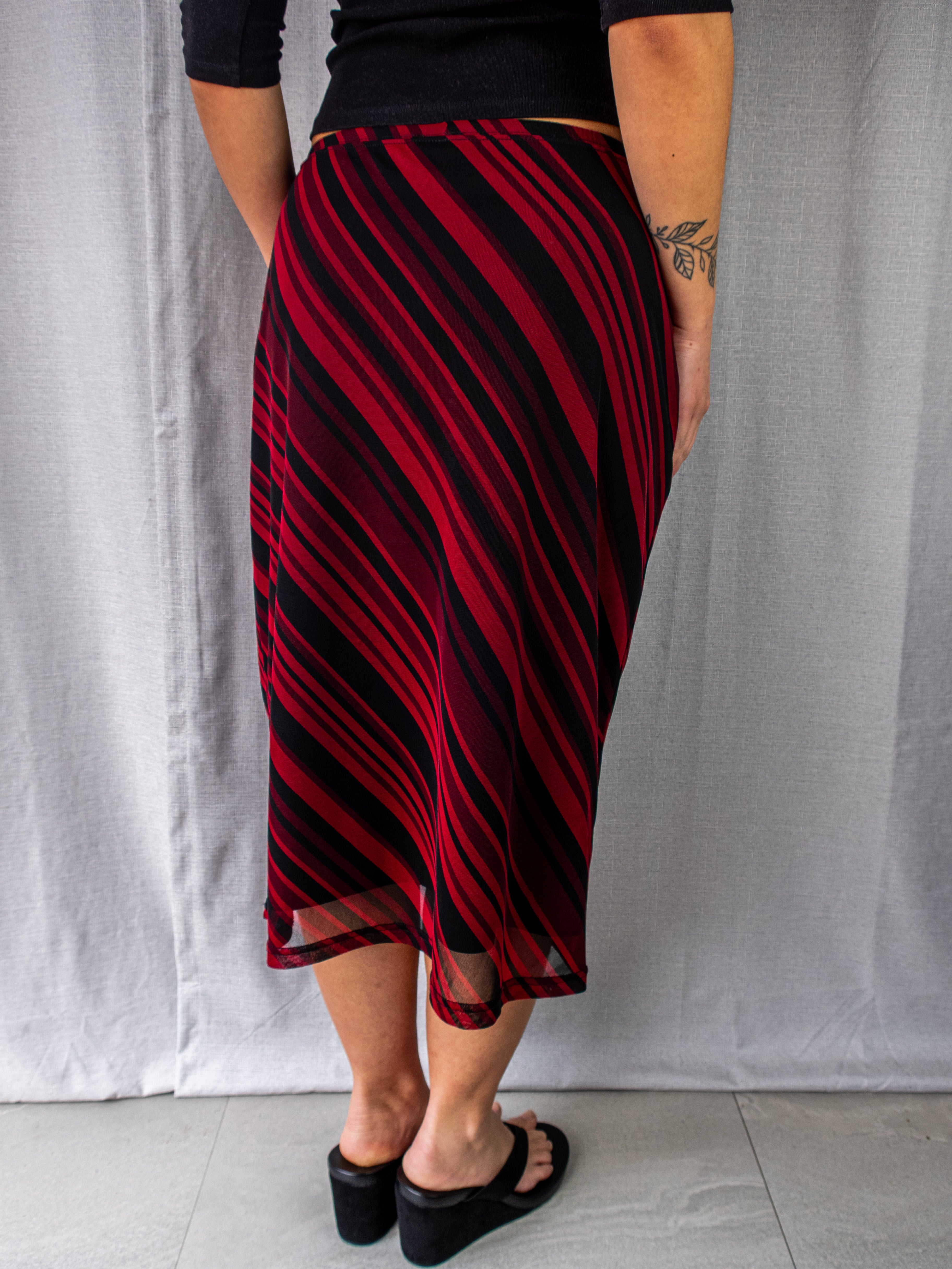 Y2K Sussan Midi Skirt – Red Stripe – Size M