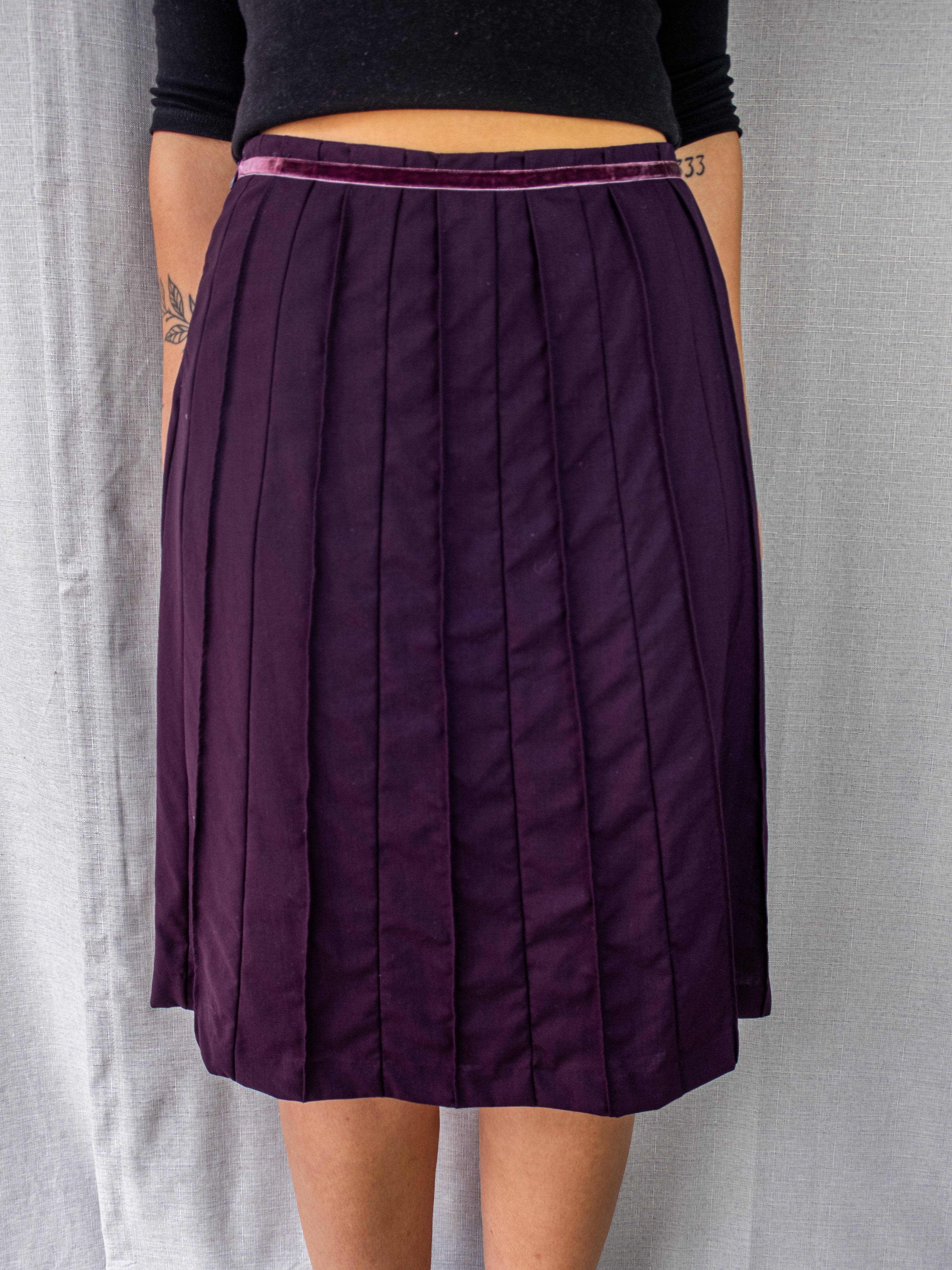 Y2K Pozo Pleated Skirt - Velvet Trim - Size 6