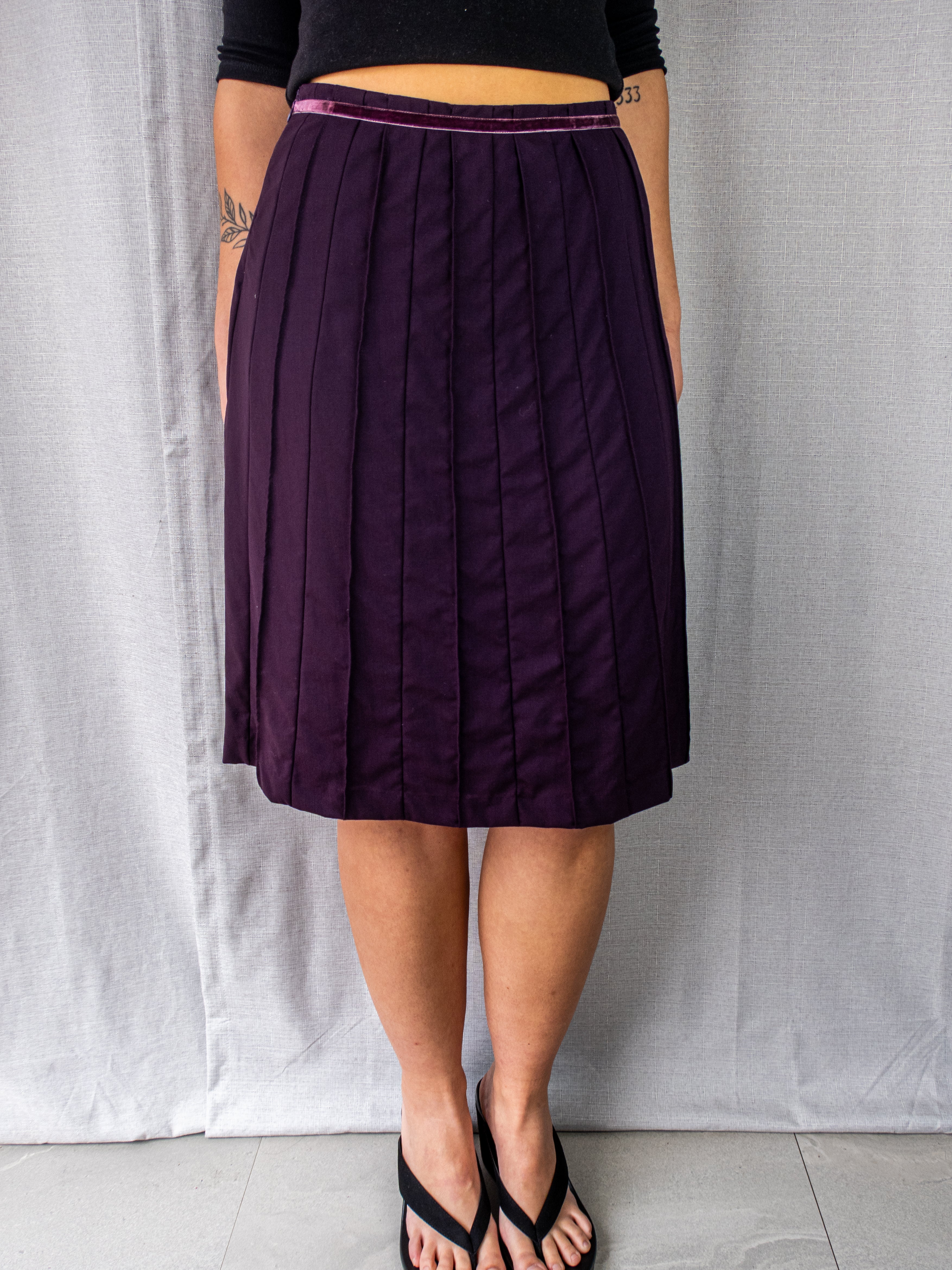 Y2K Pozo Pleated Skirt - Velvet Trim - Size 6