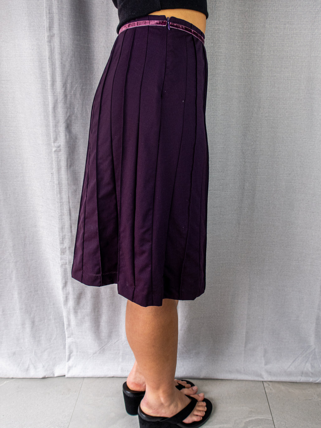 Y2K Pozo Pleated Skirt - Velvet Trim - Size 6