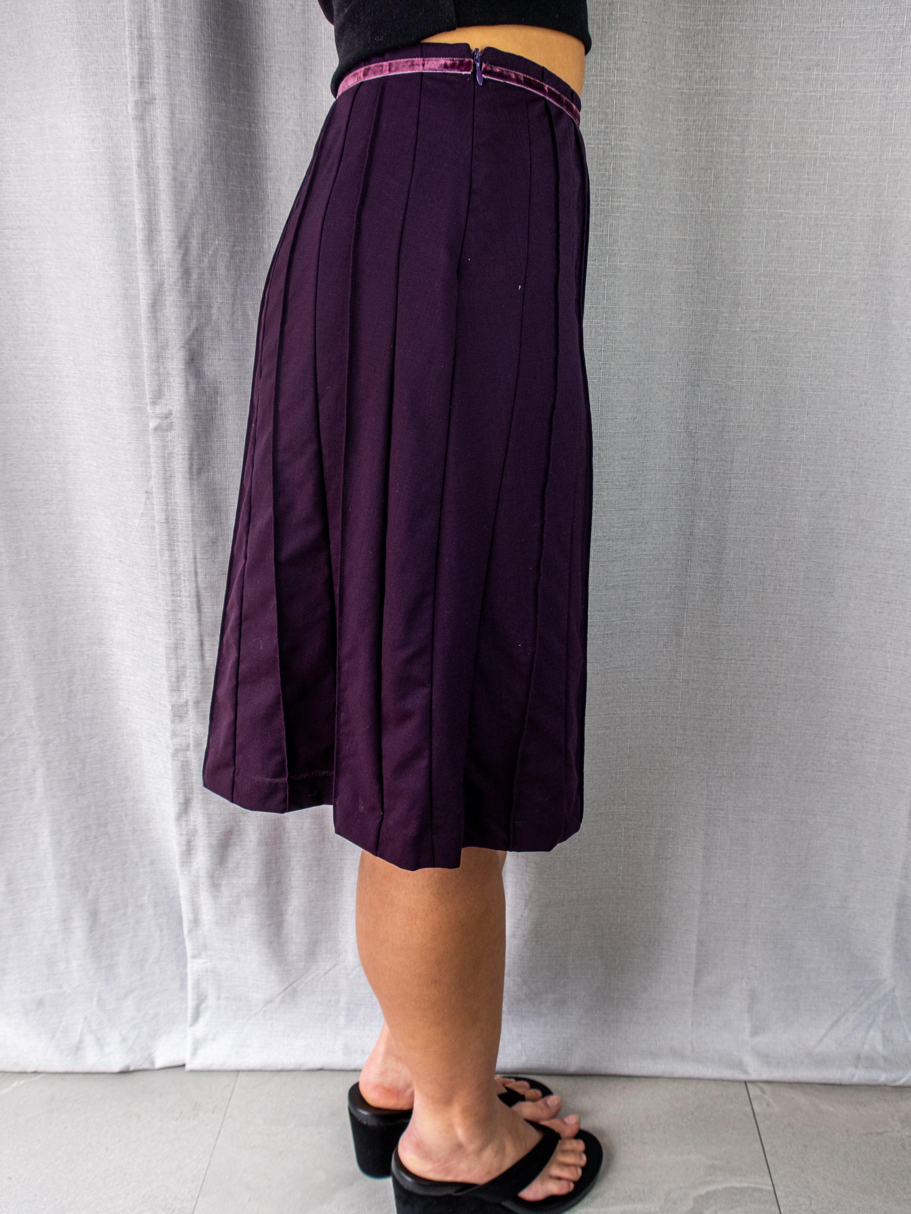 Y2K Pozo Pleated Skirt - Velvet Trim - Size 6