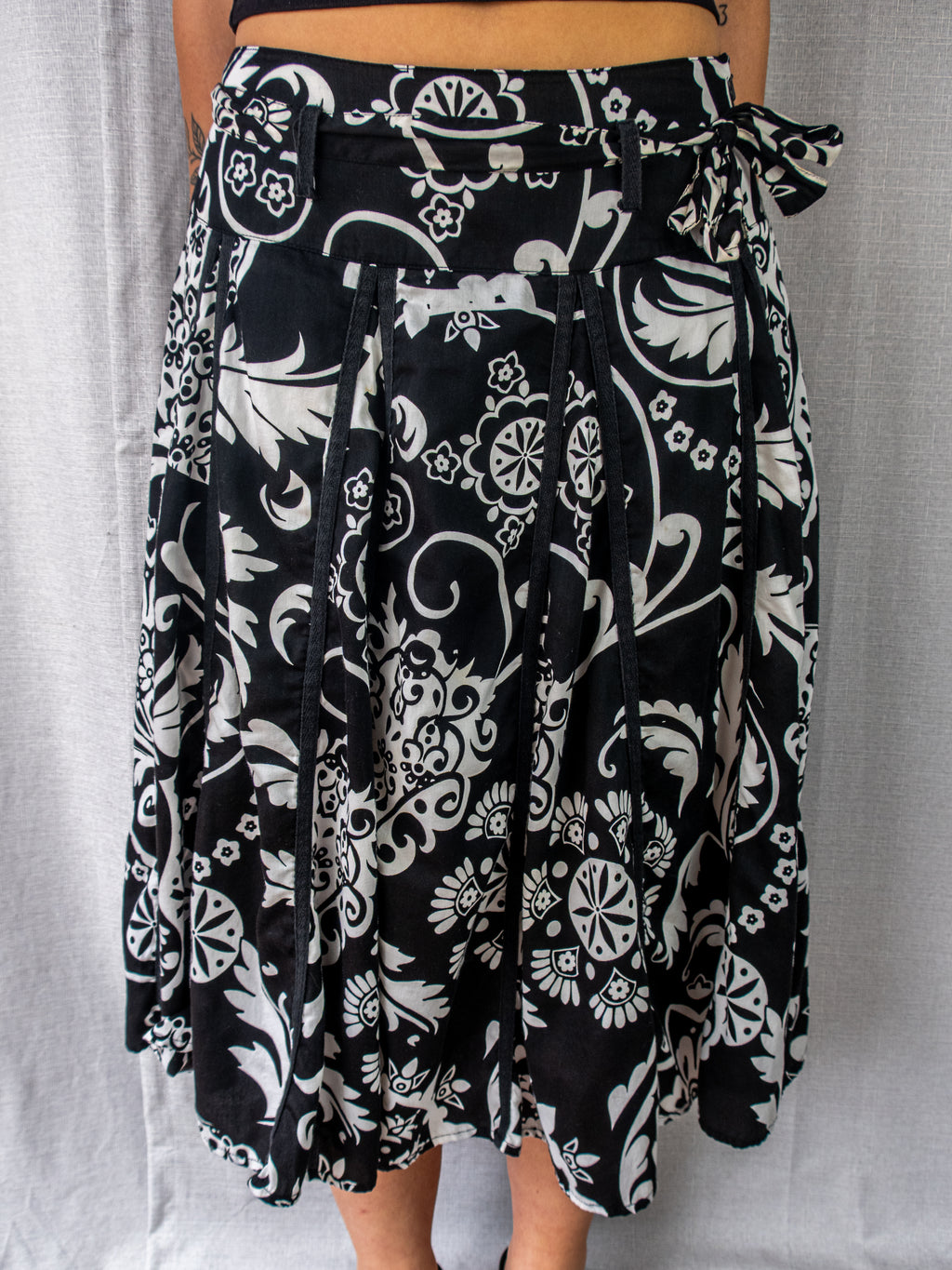 Y2K Suzanne Grae Floral Belted Midi Skirt - Black White Print - Size S