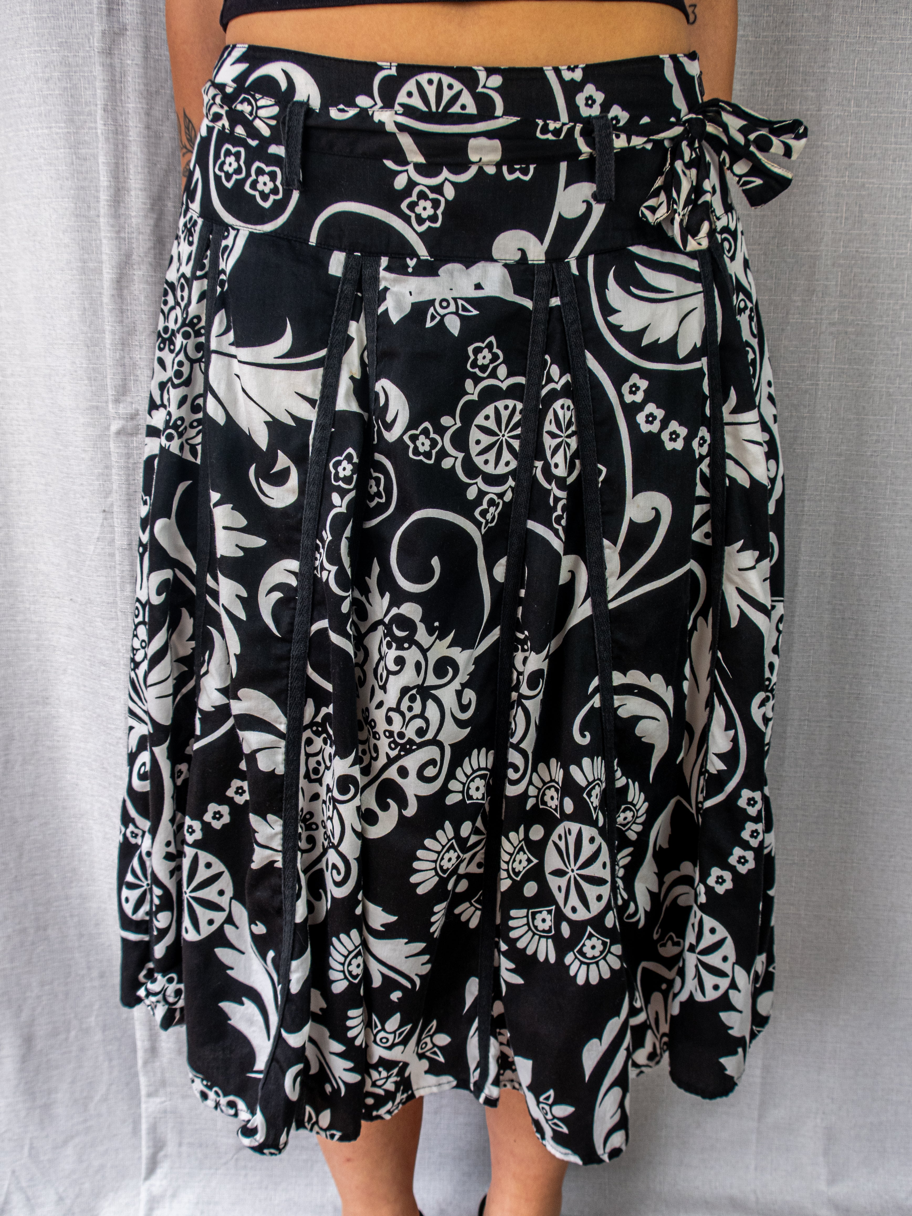 Y2K Suzanne Grae Floral Belted Midi Skirt - Black White Print - Size S