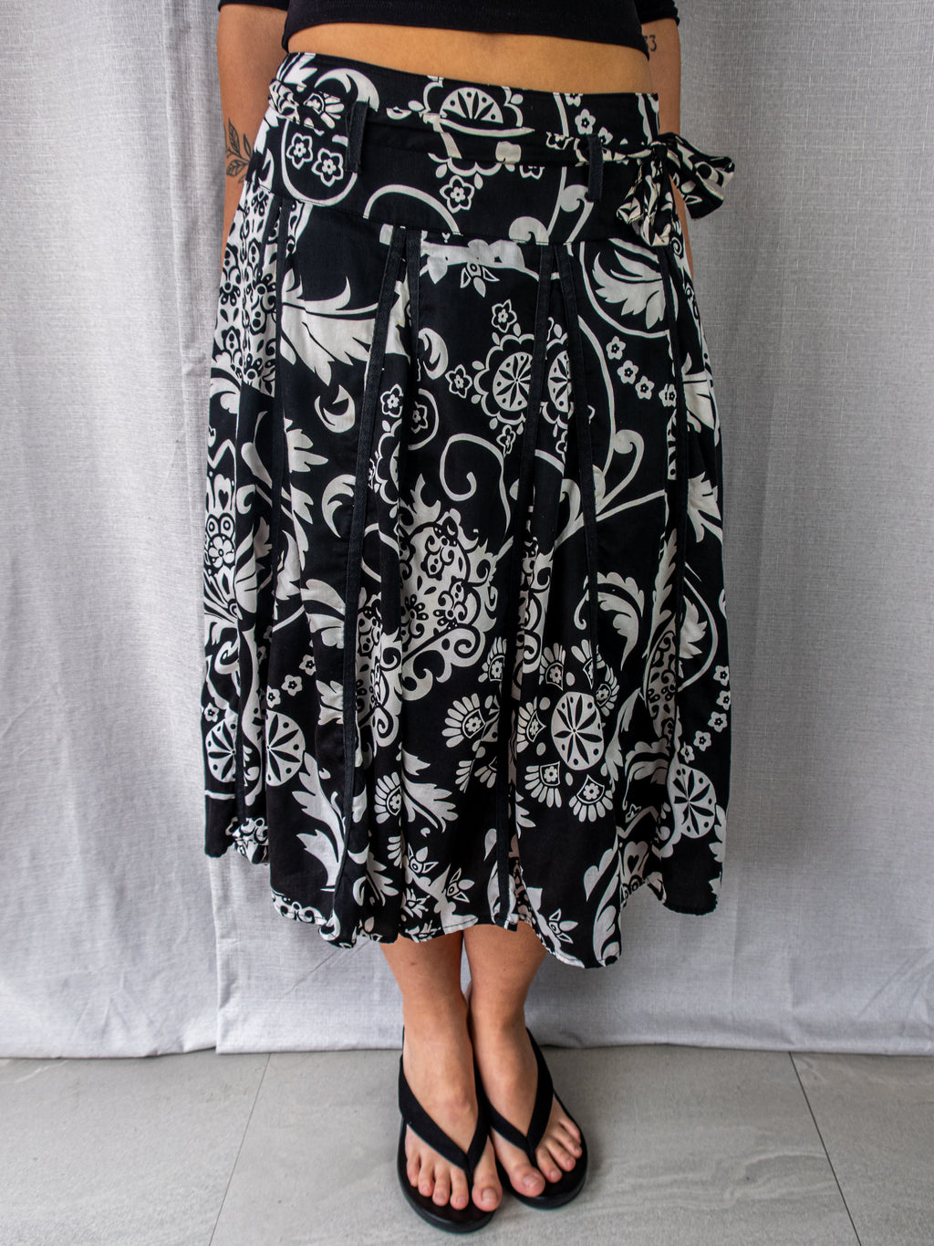 Y2K Suzanne Grae Floral Belted Midi Skirt - Black White Print - Size S