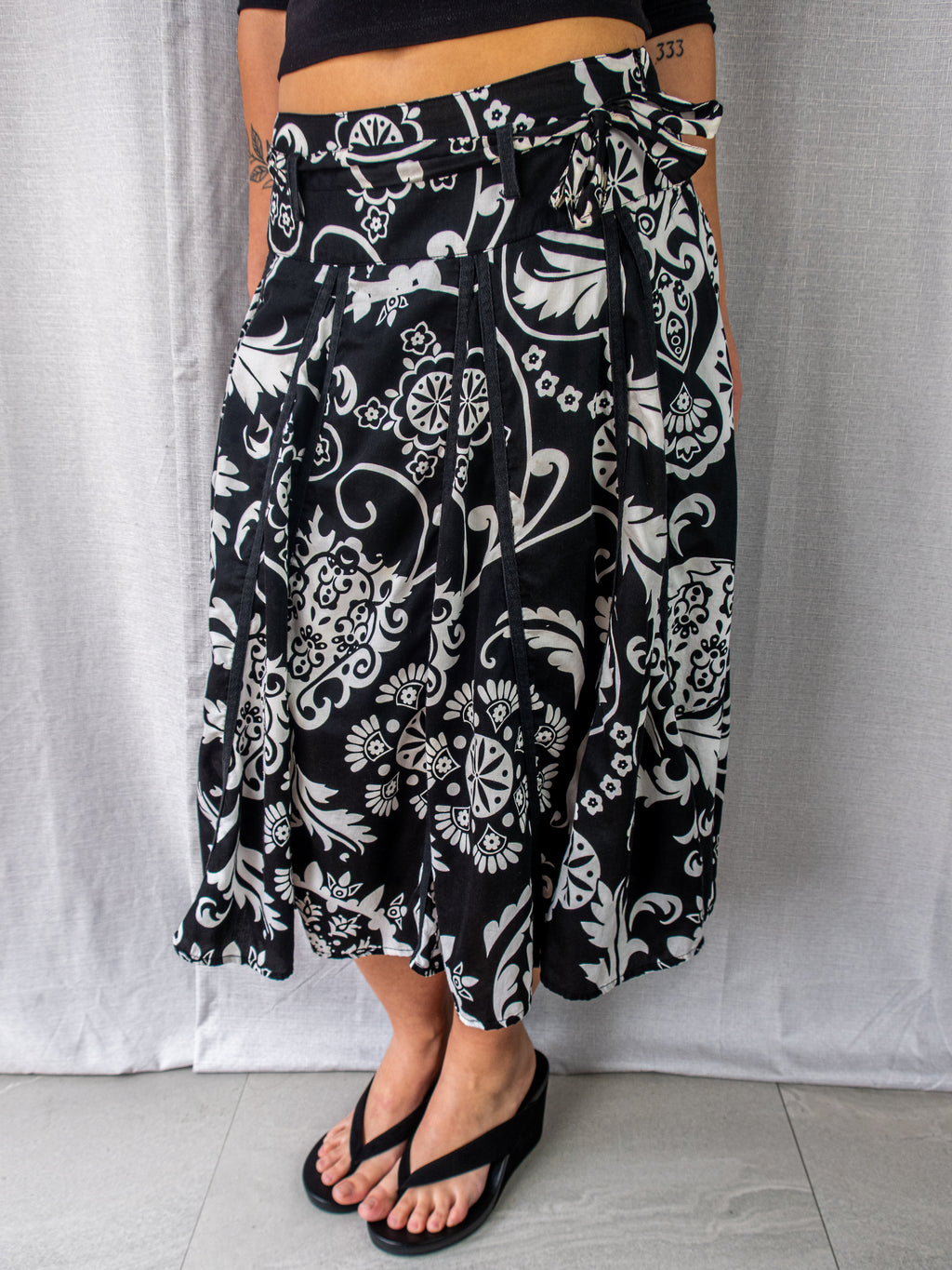 Y2K Suzanne Grae Floral Belted Midi Skirt - Black White Print - Size S