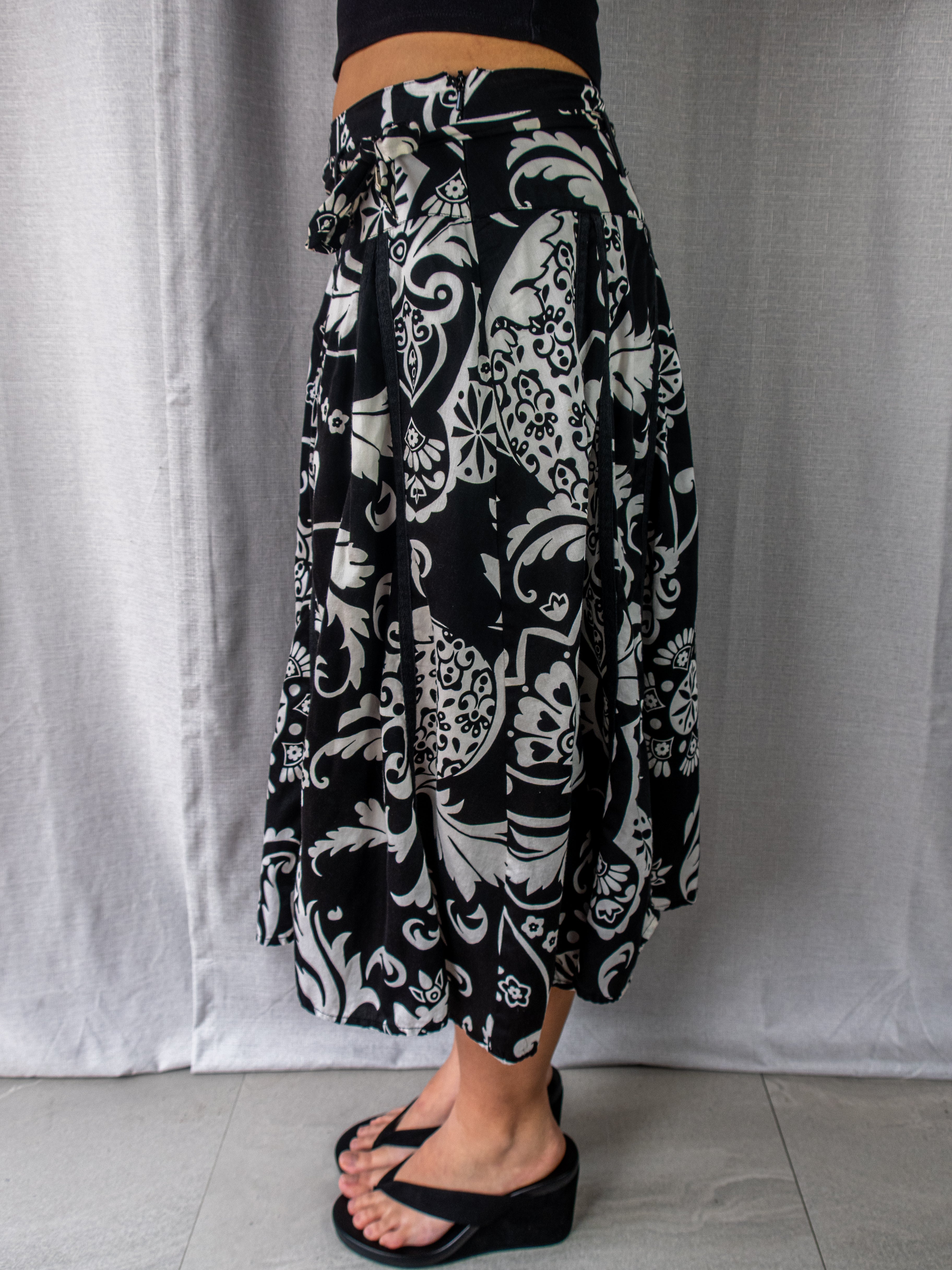 Y2K Suzanne Grae Floral Belted Midi Skirt - Black White Print - Size S