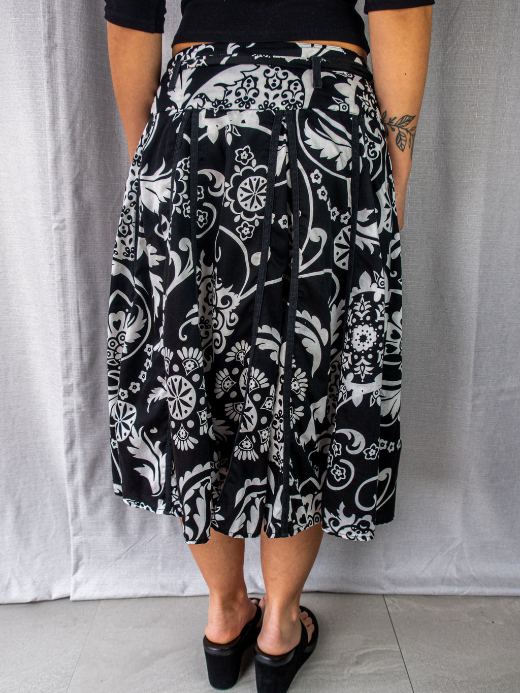 Y2K Suzanne Grae Floral Belted Midi Skirt - Black White Print - Size S