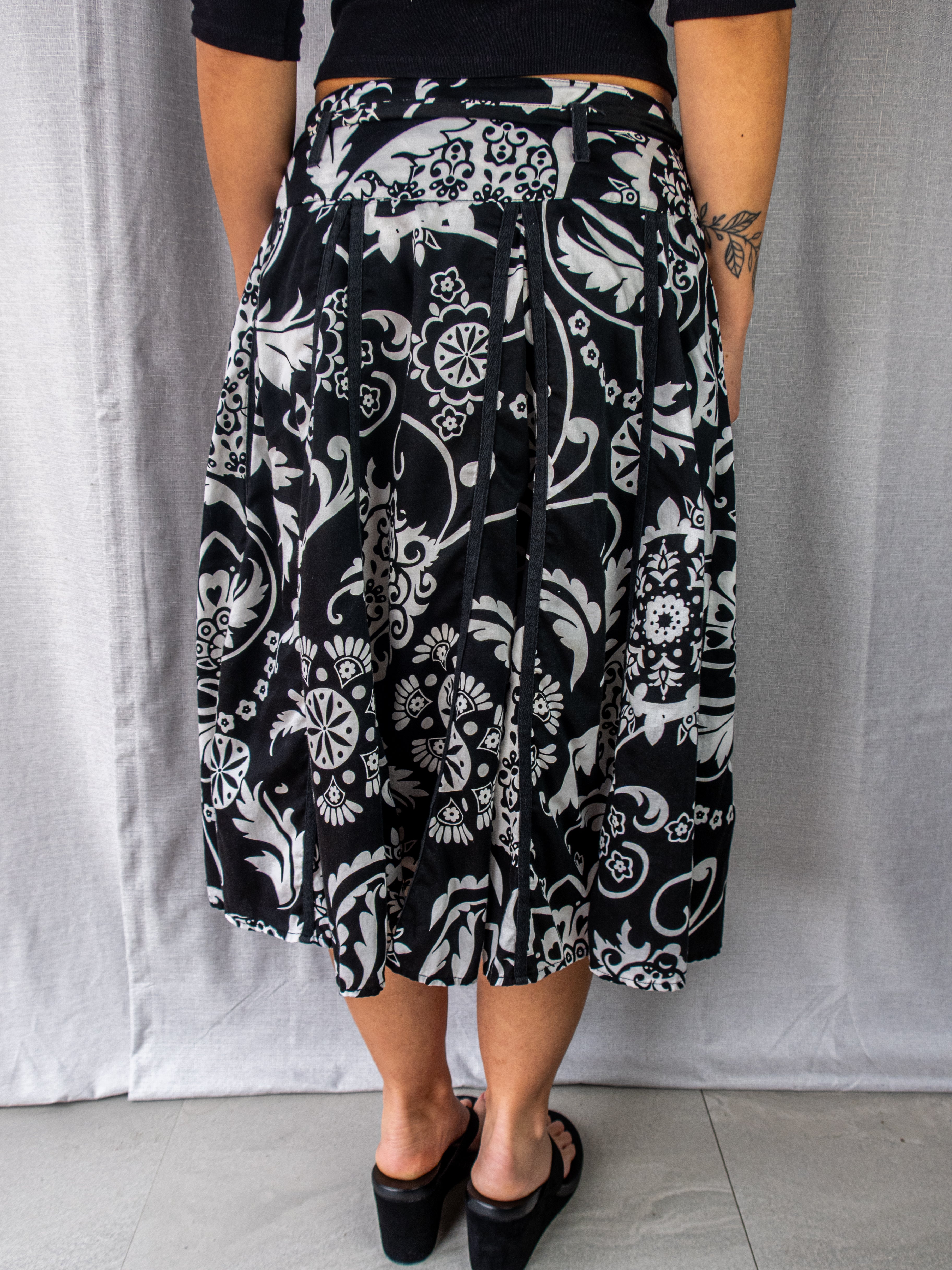 Y2K Suzanne Grae Floral Belted Midi Skirt - Black White Print - Size S