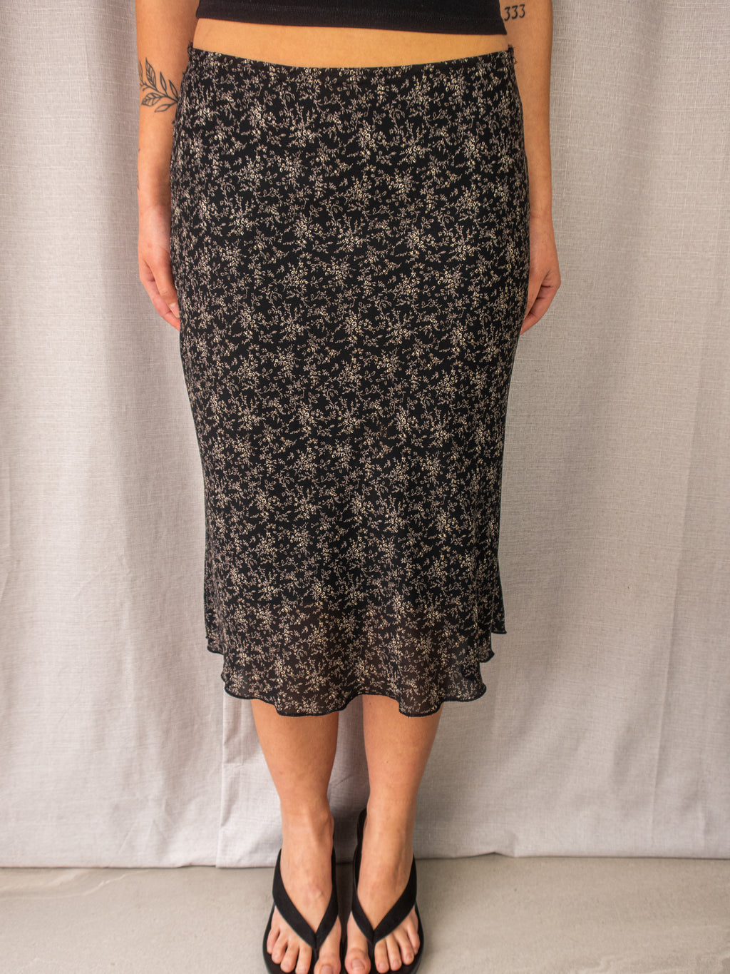 Y2K Valleygirl Floral Midi Skirt - Black Ditsy Print - Size 10