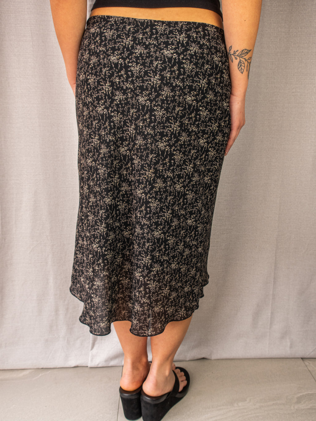Y2K Valleygirl Floral Midi Skirt - Black Ditsy Print - Size 10