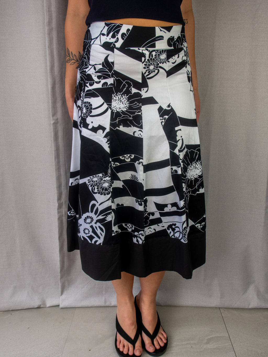 Y2K V.O.K Australia Printed A-Line Midi Skirt - Black/White - Size 8