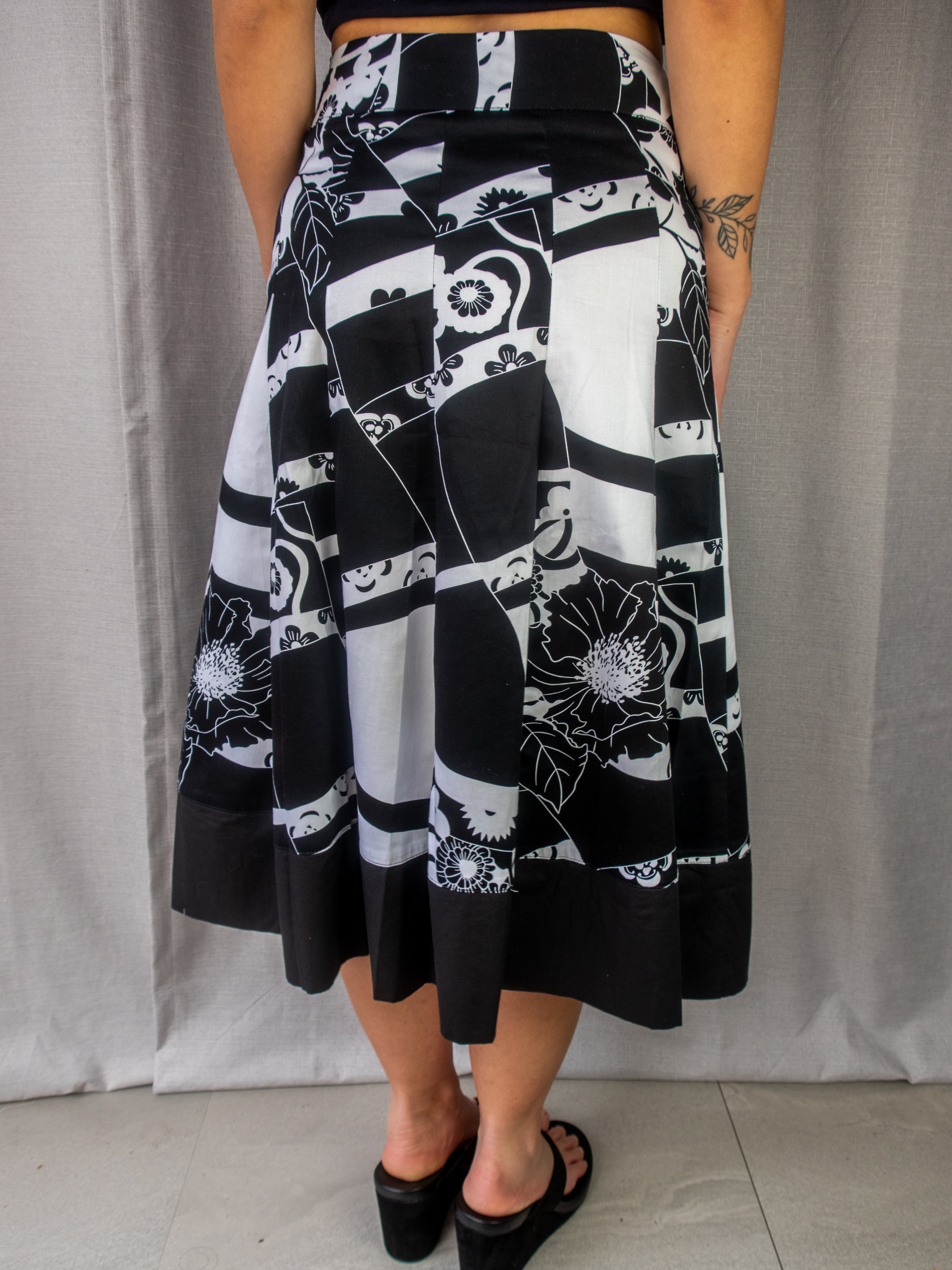 Y2K V.O.K Australia Printed A-Line Midi Skirt - Black/White - Size 8