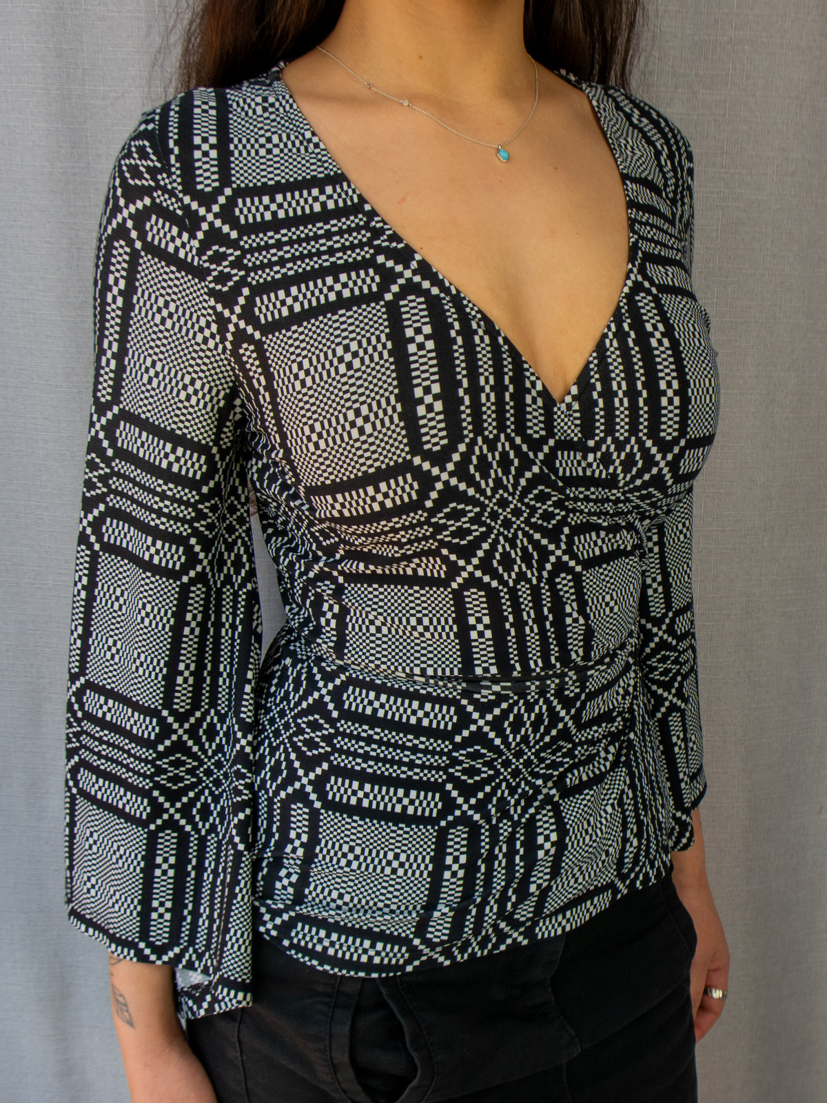 00s Charlie Brown Black & White Wrap Top - Size S