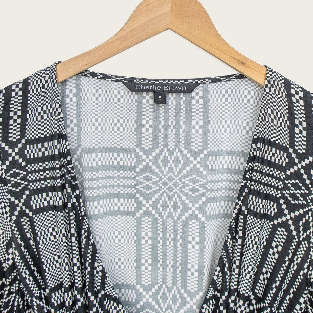 00s Charlie Brown Black & White Wrap Top - Size S