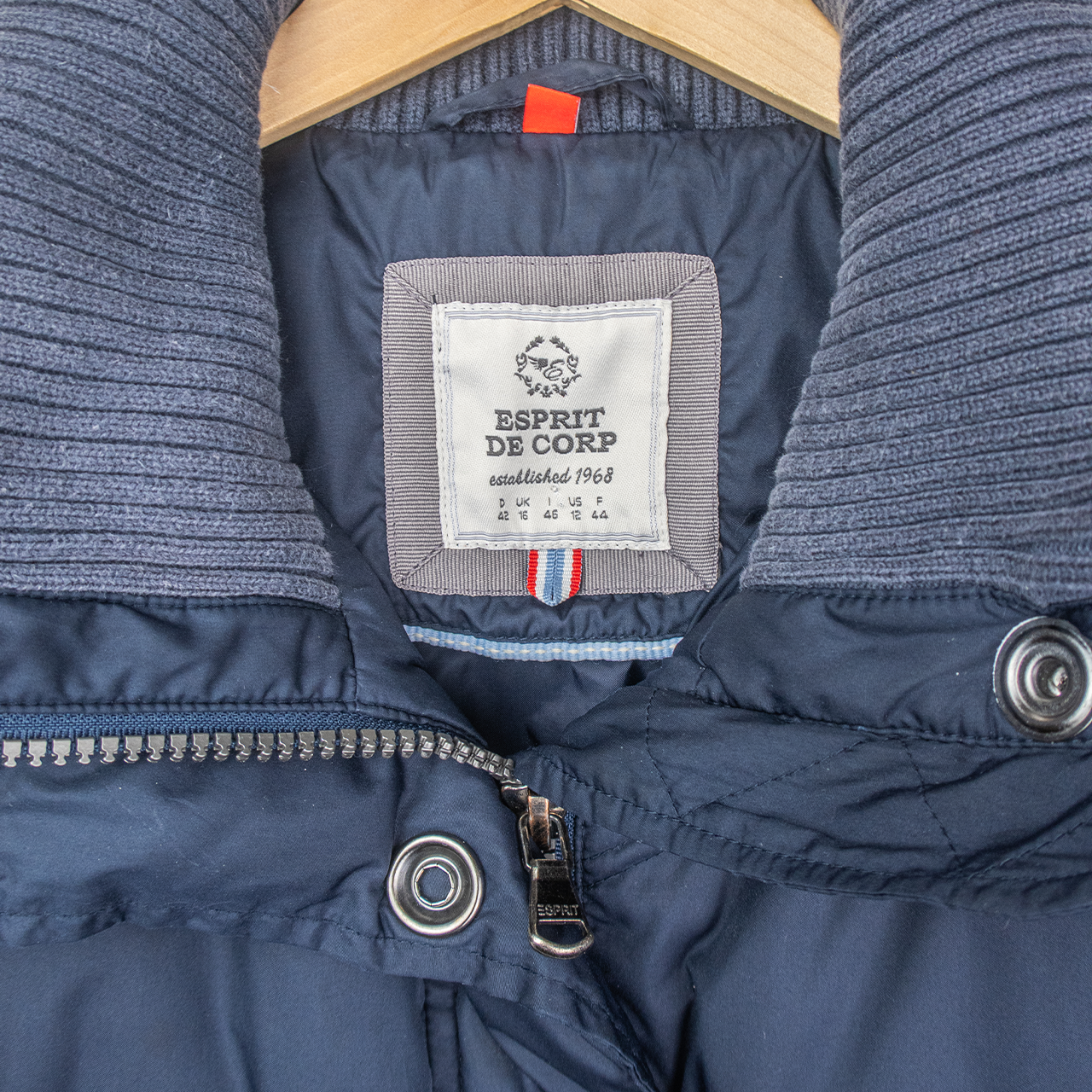 00s Esprit Puffer Vest - Size XL